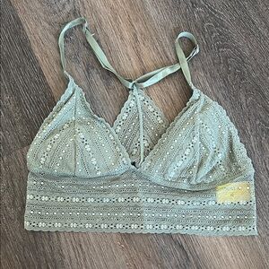 (25) Lace Bralette